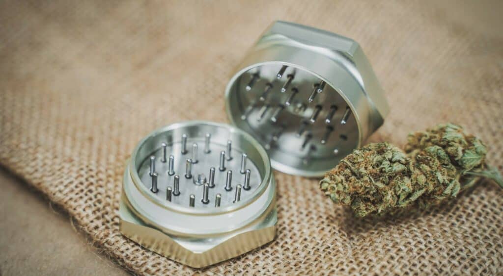 how to clean a weed grinder